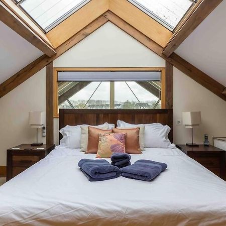 Villa Otters Holt Somerford Keynes Esterno foto