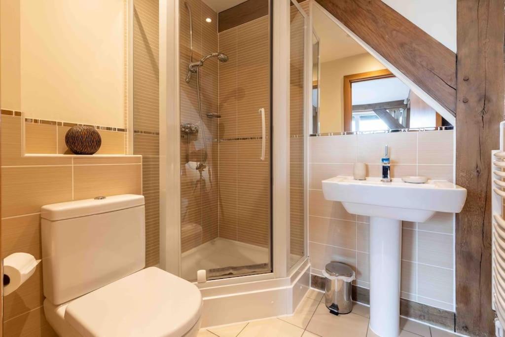 Villa Otters Holt Somerford Keynes Esterno foto