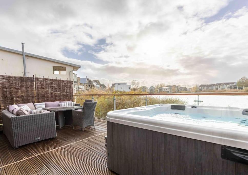 Villa Otters Holt Somerford Keynes Esterno foto