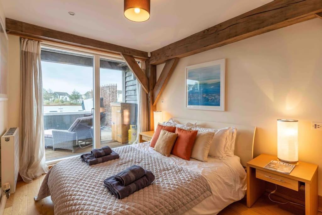 Villa Otters Holt Somerford Keynes Esterno foto