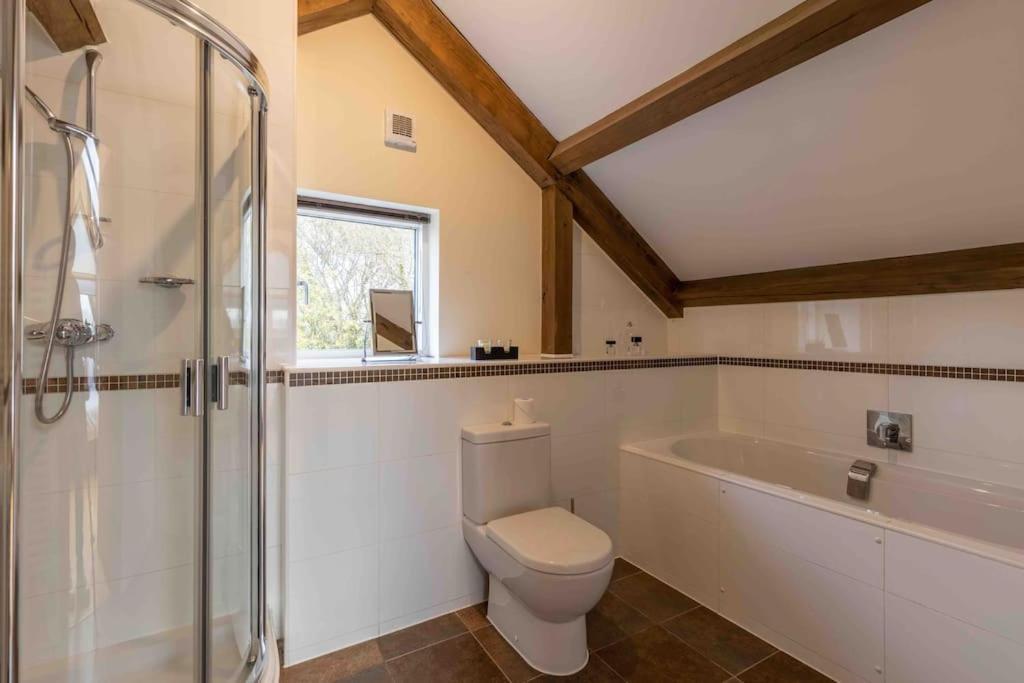 Villa Otters Holt Somerford Keynes Esterno foto