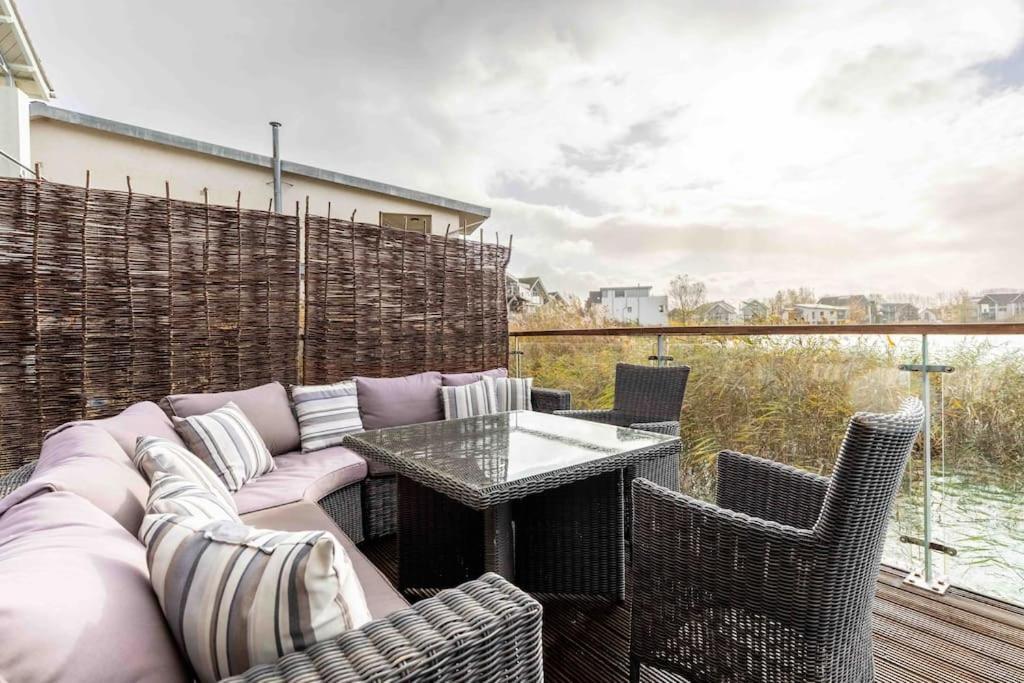 Villa Otters Holt Somerford Keynes Esterno foto