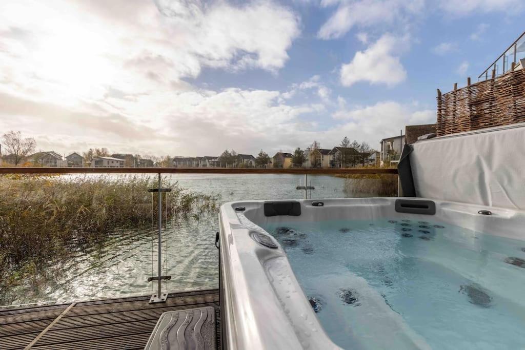 Villa Otters Holt Somerford Keynes Esterno foto