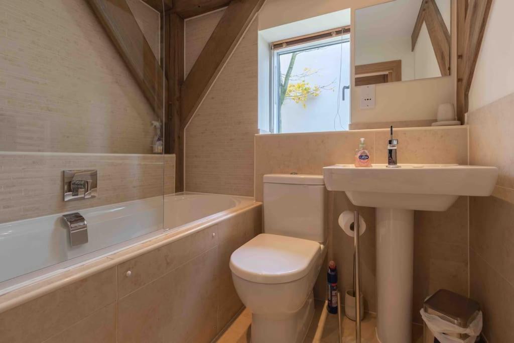 Villa Otters Holt Somerford Keynes Esterno foto